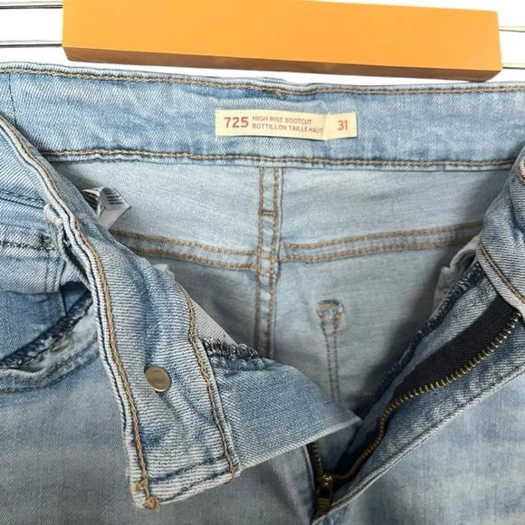 Levi’s 725 High Rise Bootcut Jeans Tribeca Light Wash Size 31 - Picture 12 of 16